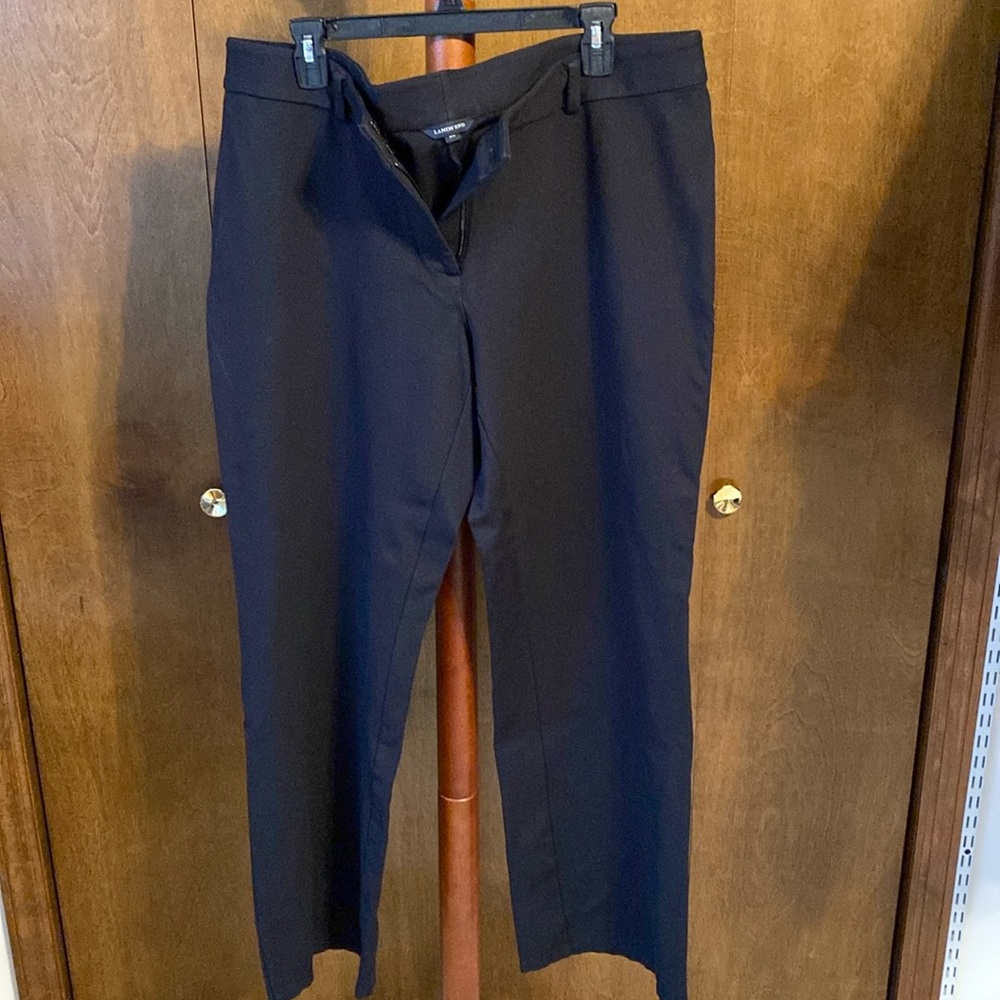 Black trousers. Size 16W
